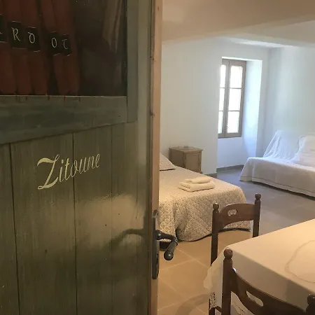 Les Chambres Du Moulin A Huile Frühstückspension 2*